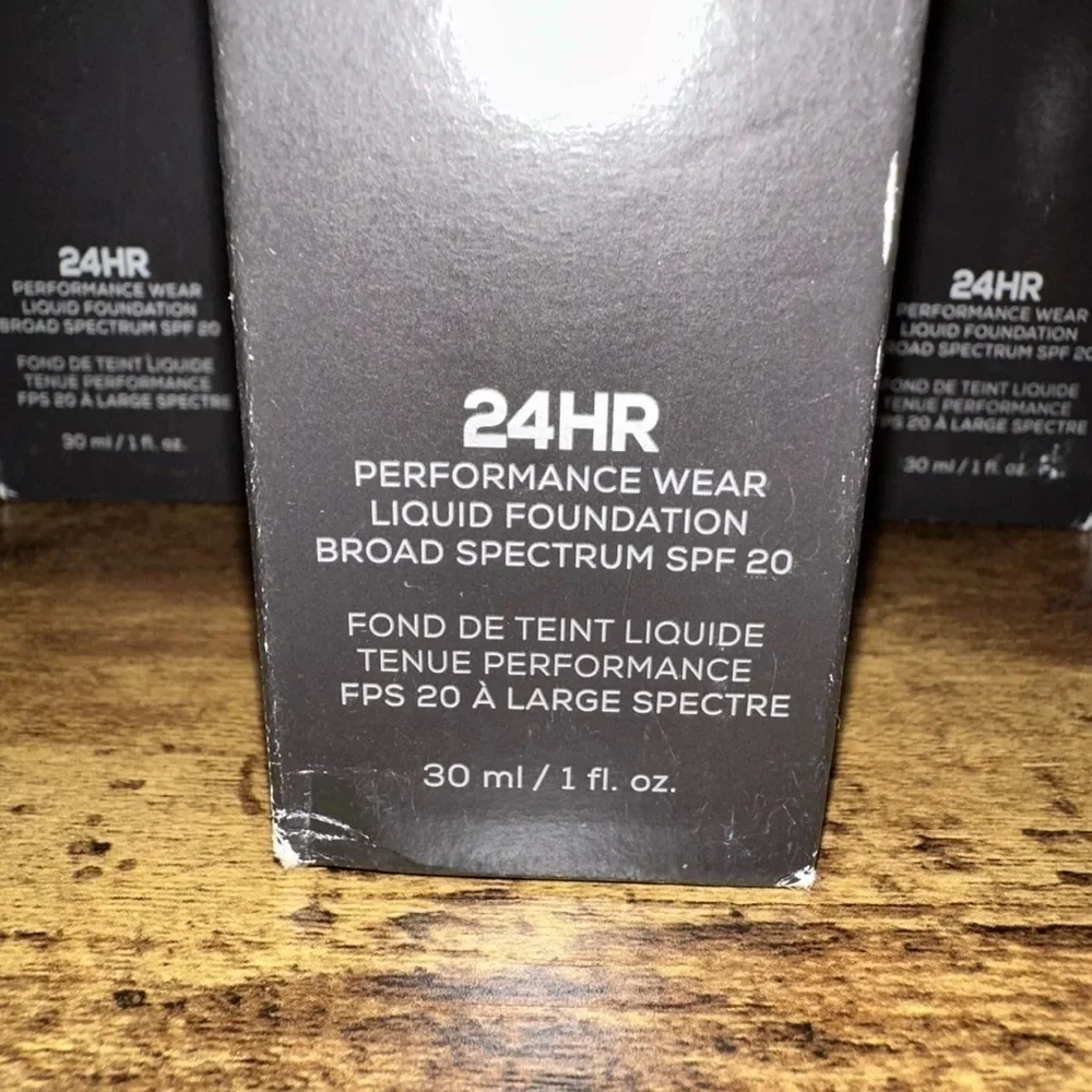 NIB bareMinerals BAREPRO Performance Wear Liquid Foundation SPF 20 Maple 1 oz